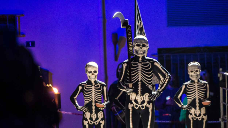 La Danza de la Muerte es lo más característico de la Semana Santa de Verges. EP