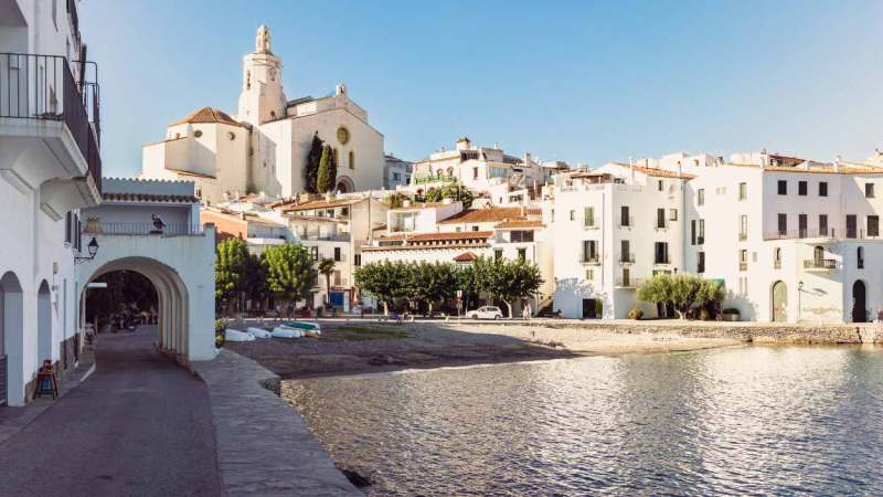 Iglesia de Santa María en Cadaqués, Girona.