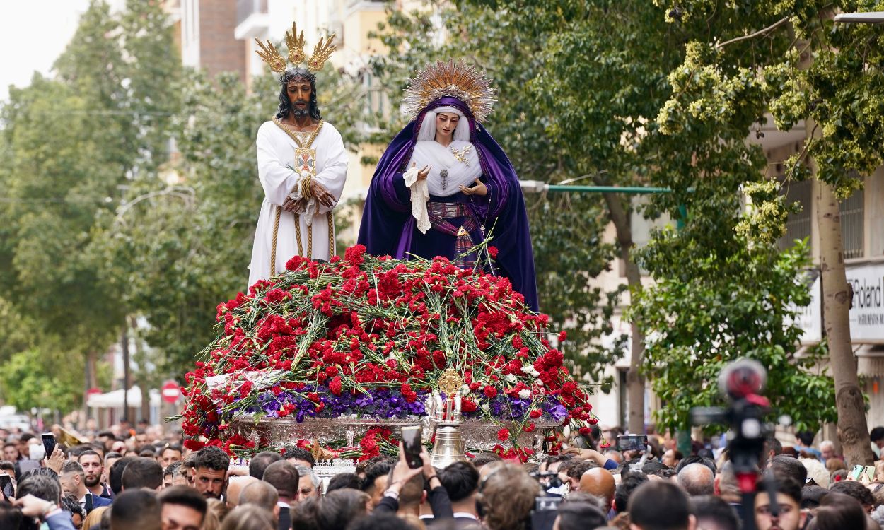 Traslado del paso de Nuestro Padre Jesús Cautivo y María Santísima de la Trinidad de la Semana Santa de Málaga, a 23 de marzo de 2024 en Málaga (Andalucía, España).