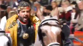 Fernando López Miras guiando la cuádriga en la Semana Santa de Lorca