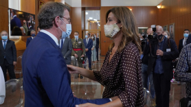 Imagen de Alberto Núñez Feijóo, con su mujer, Eva Cárdena, durante su última toma de posesión como presidente de la Xunta (Foto: Europa Press).