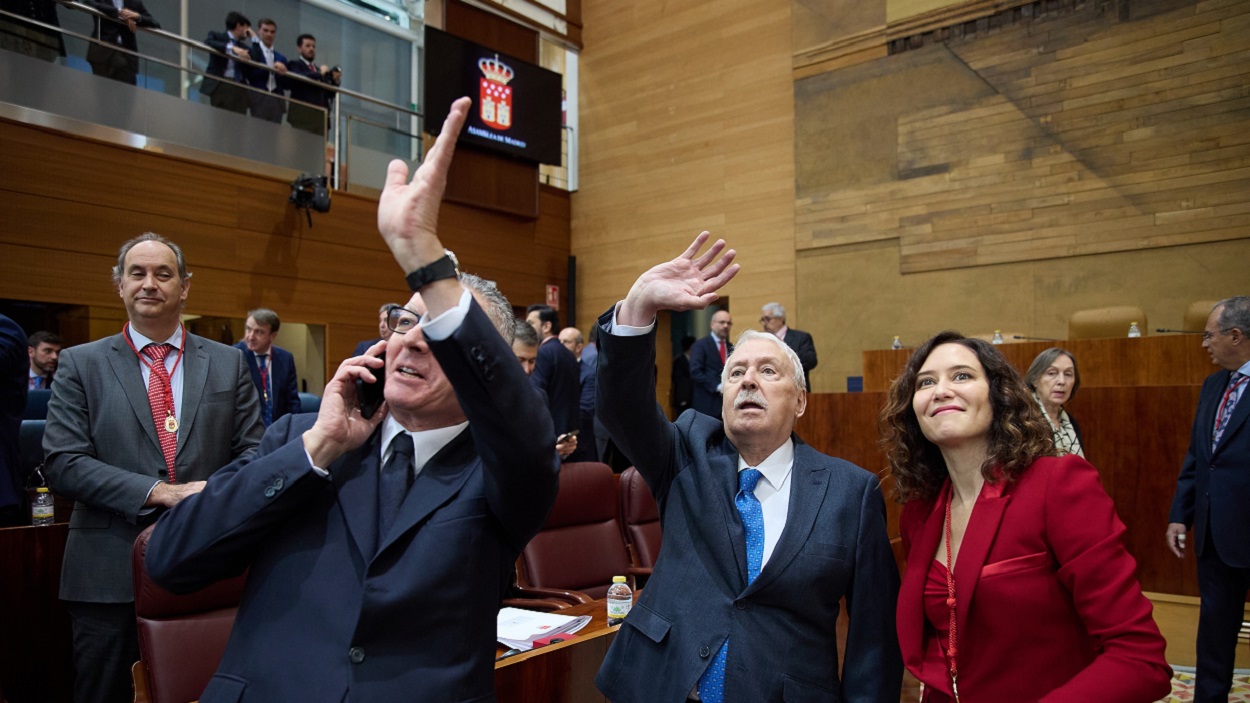 Joaquín Leguina junto a Isabel Díaz Ayuso. EP