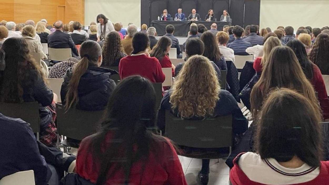El Ayuntamiento de Valencia organiza una charla antiabortista para estudiantes. Twitter Vox