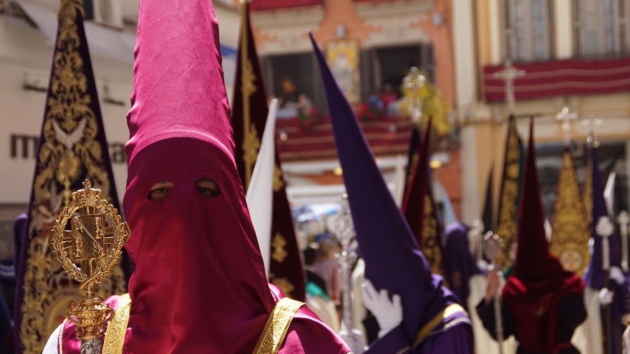 Imagen de recurso de un procesión en Semana Santa. Pixabay.