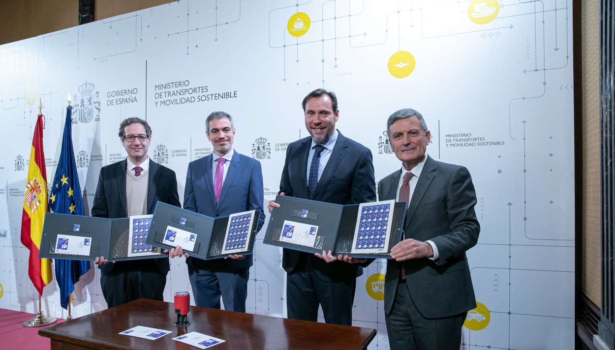 Foto de familia de la presentación del sello conmemorativo de Correos para las Elecciones Europeas 2024