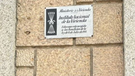 La comunidad del piso de Ayuso y su novio incumple la Ley de Memoria Democrática.
