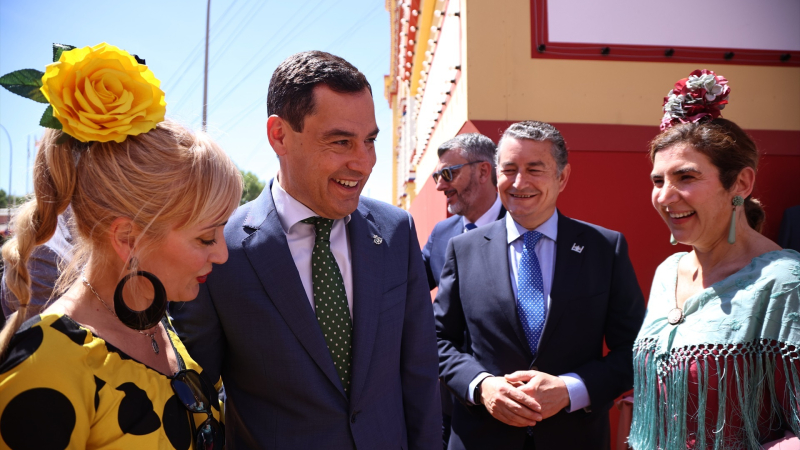 El presidente de la Junta de Andalucía, Juan Manuel Moreno Bonilla, en la Feria de Sevilla | EP