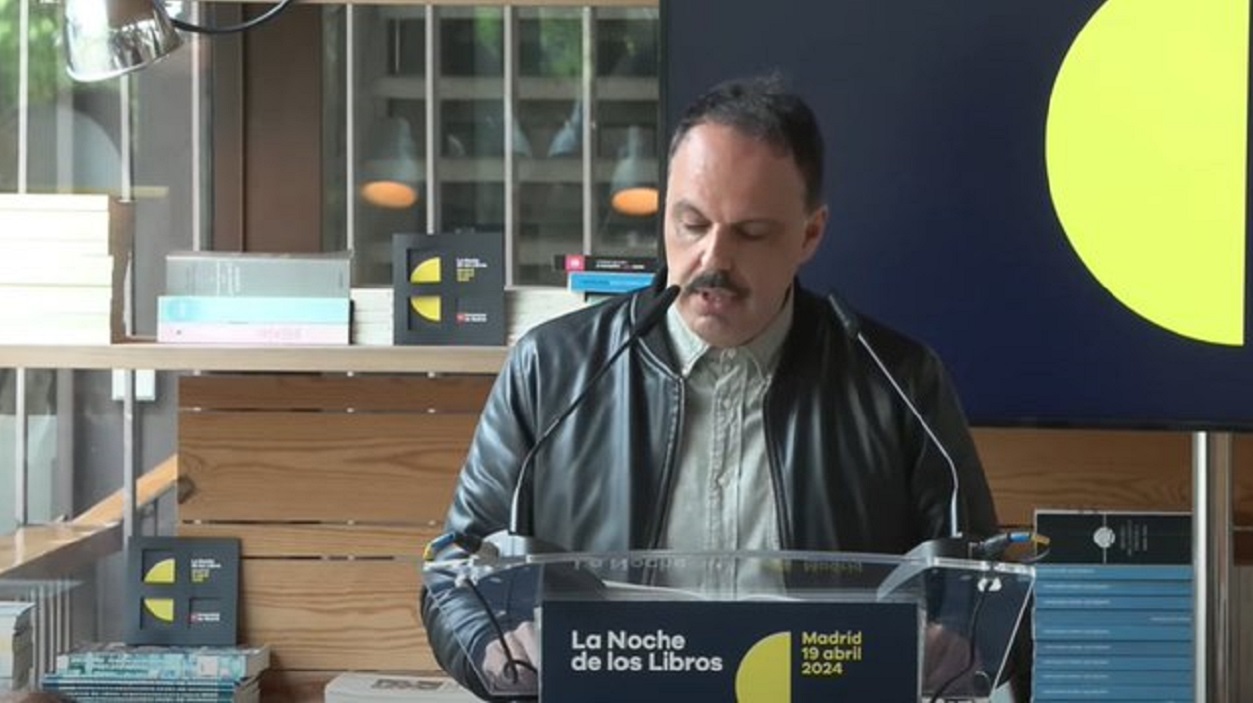  El escritor y editor Servando Rocha, durante su intervención en La Noche de los Libros. Comunidad de Madrid.