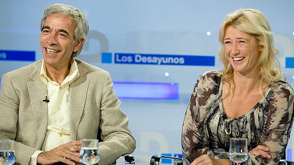 Ana Duato e Imanol Arias durante una entrevista en TVE. 