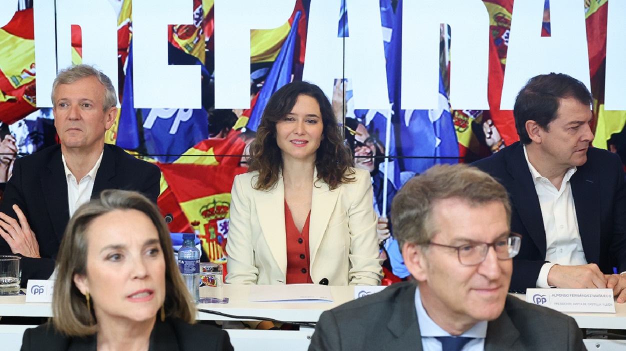 La presidenta de la Comunidad de Madrid, Isabel Díaz Ayuso (c); durante la reunión de la Junta Directiva Nacional del PP, en la sede del PP en la calle Génova. EP.