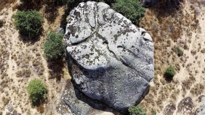 Altar rupestre encontrado en Bonilla de la Sierra en Ávila. bonilladelasierra.com