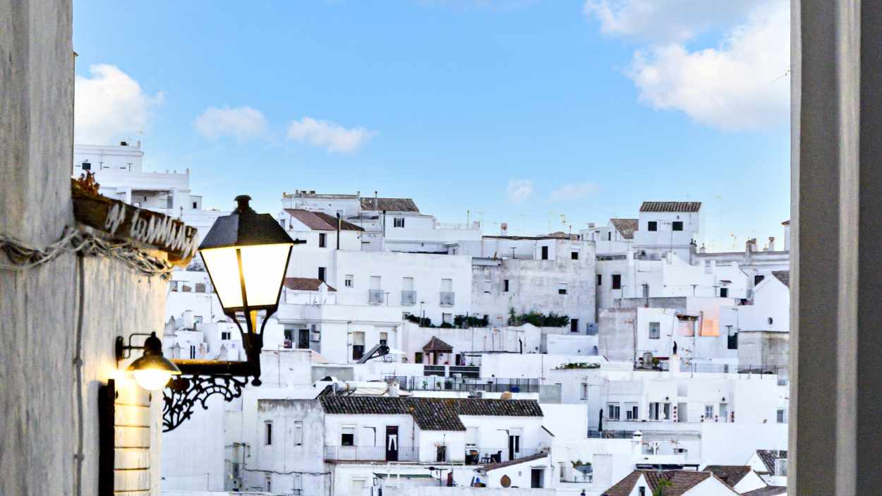 Vejer de la Frontera, el pueblo blanco de Cádiz codiciado por todas las culturas que sobrevivió a un gran terremoto en el siglo XVIII.