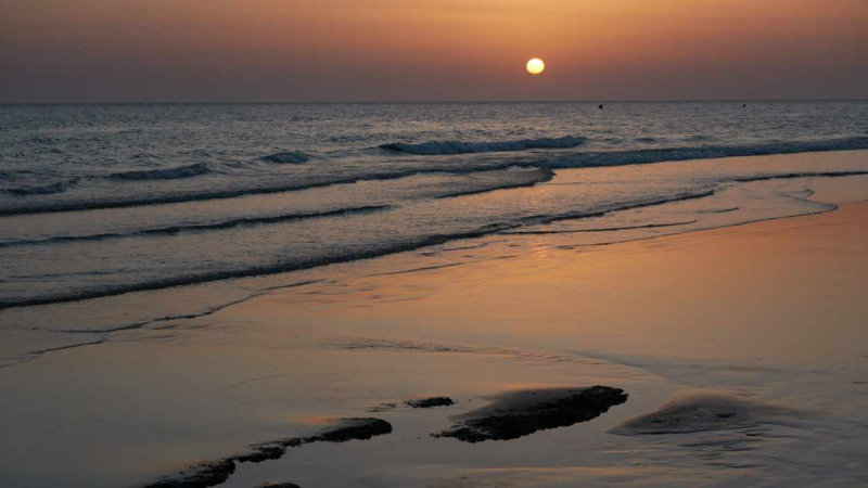 Atardecer en la playa de El Palmar de Vejer de la Frontera en Cádiz.