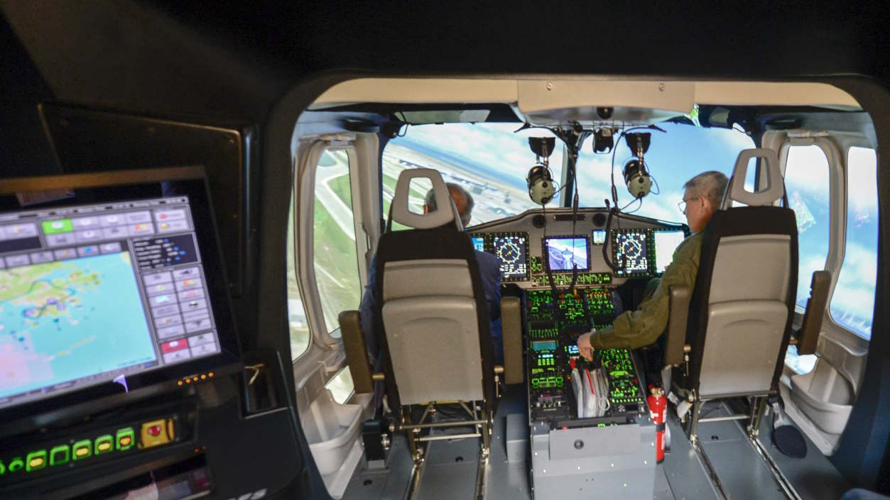 Imagen del interior del simulador H175 de Indra