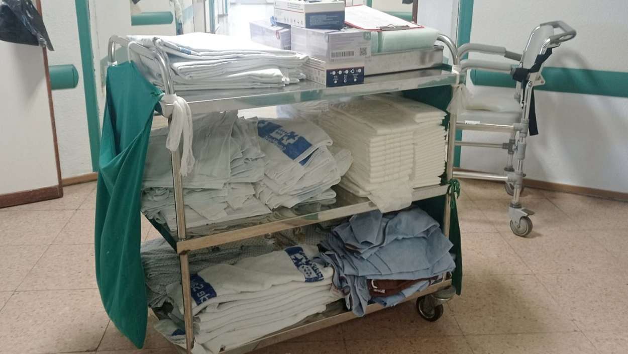 Los enfermos del Hospital 12 de Octubre tienen que llevar su propia ropa de cama. EP