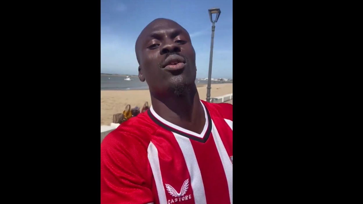 La pasión sin fronteras de Bamba por el Athletic se vuelve viral. Redes.