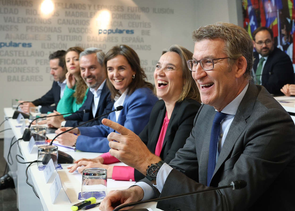 El líder del PP, Alberto Núñez Feijóo, la secretaria general, Cuca Gamarra, y otros dirigentes del partido en la última reunión de la Junta Directiva Nacional del PP. MARTA FERNÁNDEZ/EP