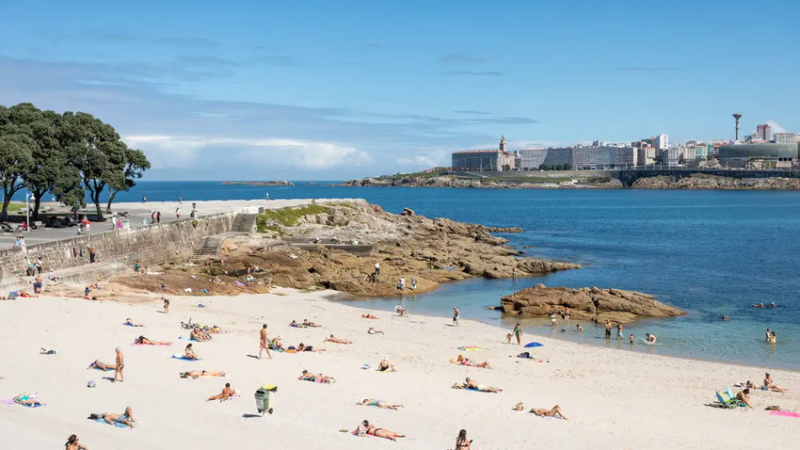 Playa de Riazor, en A Coruña (Galicia). Concello da Coruña