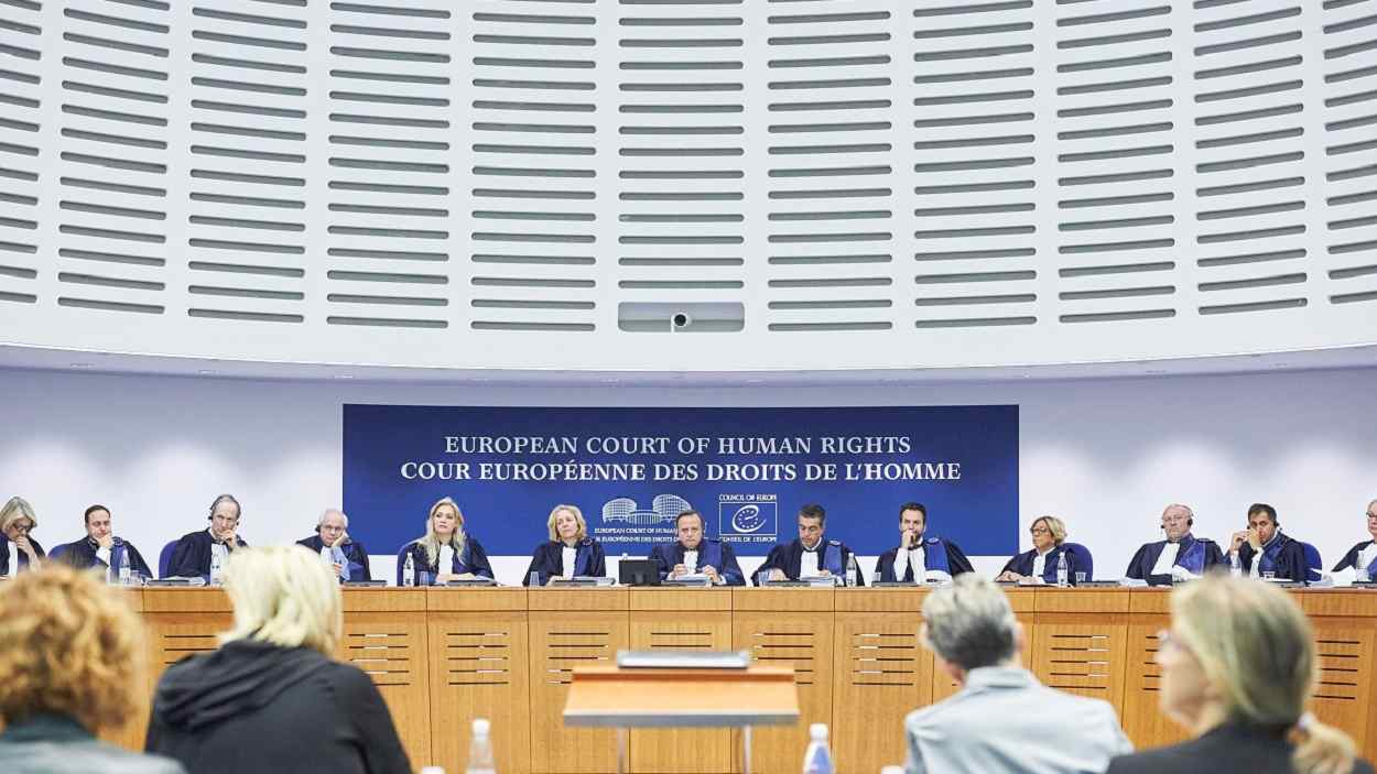 El Tribunal de Estrasburgo sentencia que la inacción climática viola los derechos humanos. EP