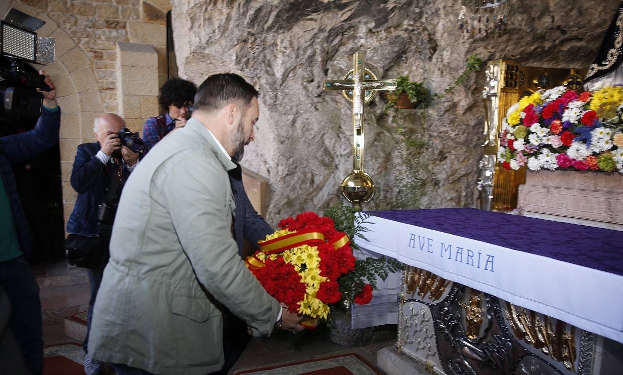 El líder de Vox, Santiago Abascal, en la ermita de Covadonga