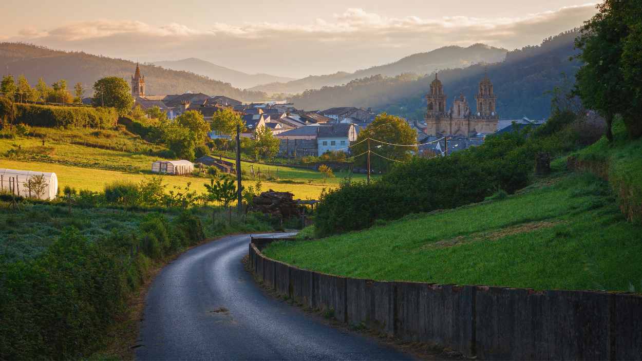 Mondoñedo, el pueblo de Lugo que fue la última defensa del Reino de Galicia y esconde una princesa hechizada en sus cuevas.