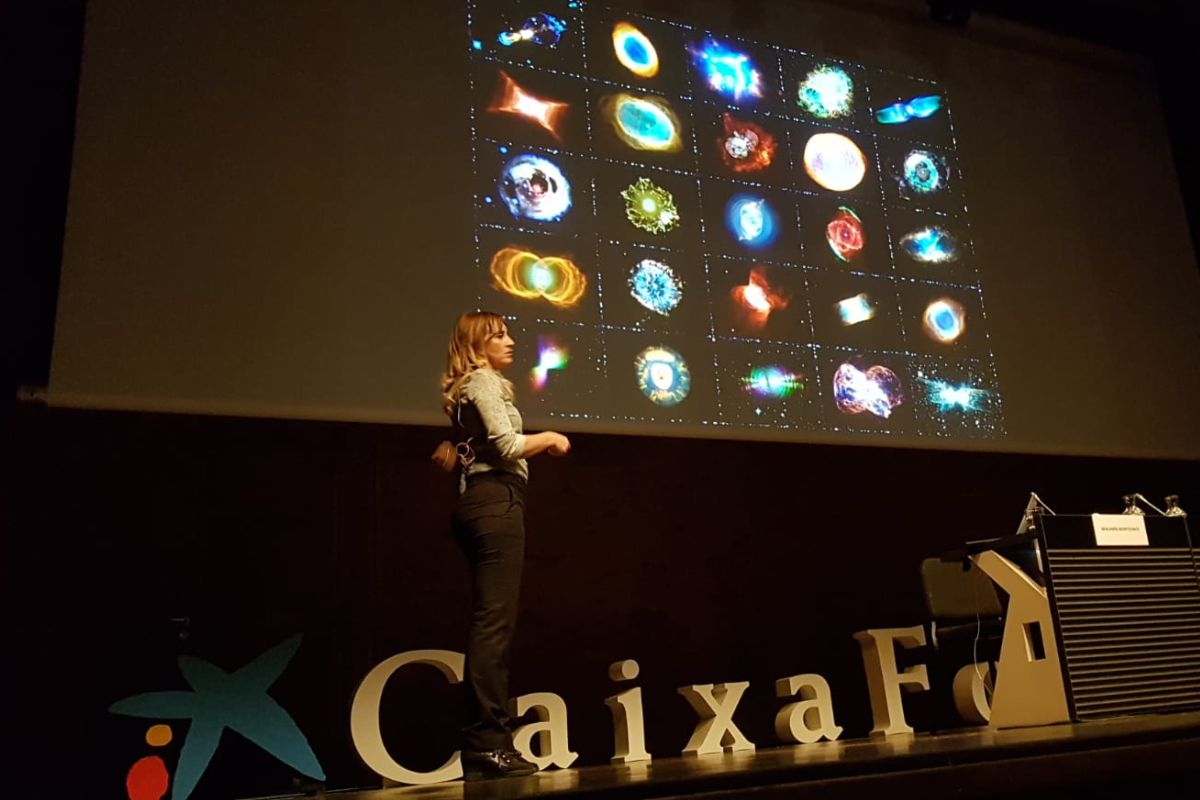 Eva Villaver durante una conferencia en CaixaForum