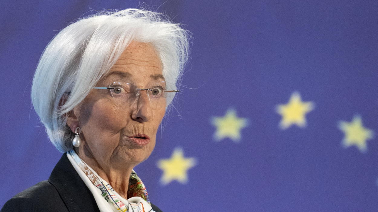 Christine Lagarde no se atreve y mantiene los tipos de interés en máximos, a la espera de la FED. EP.