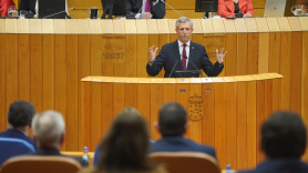 Un diputado se confunde en la investidura de Rueda. EP