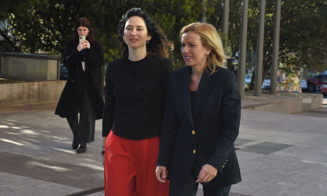 La presidenta de la Comunidad de Madrid, Isabel Díaz Ayuso (c), y la alcaldesa de Alcobendas, Rocío García Alcántara (1d). EP