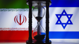 Montaje con las banderas de Irán e Israel. EP.