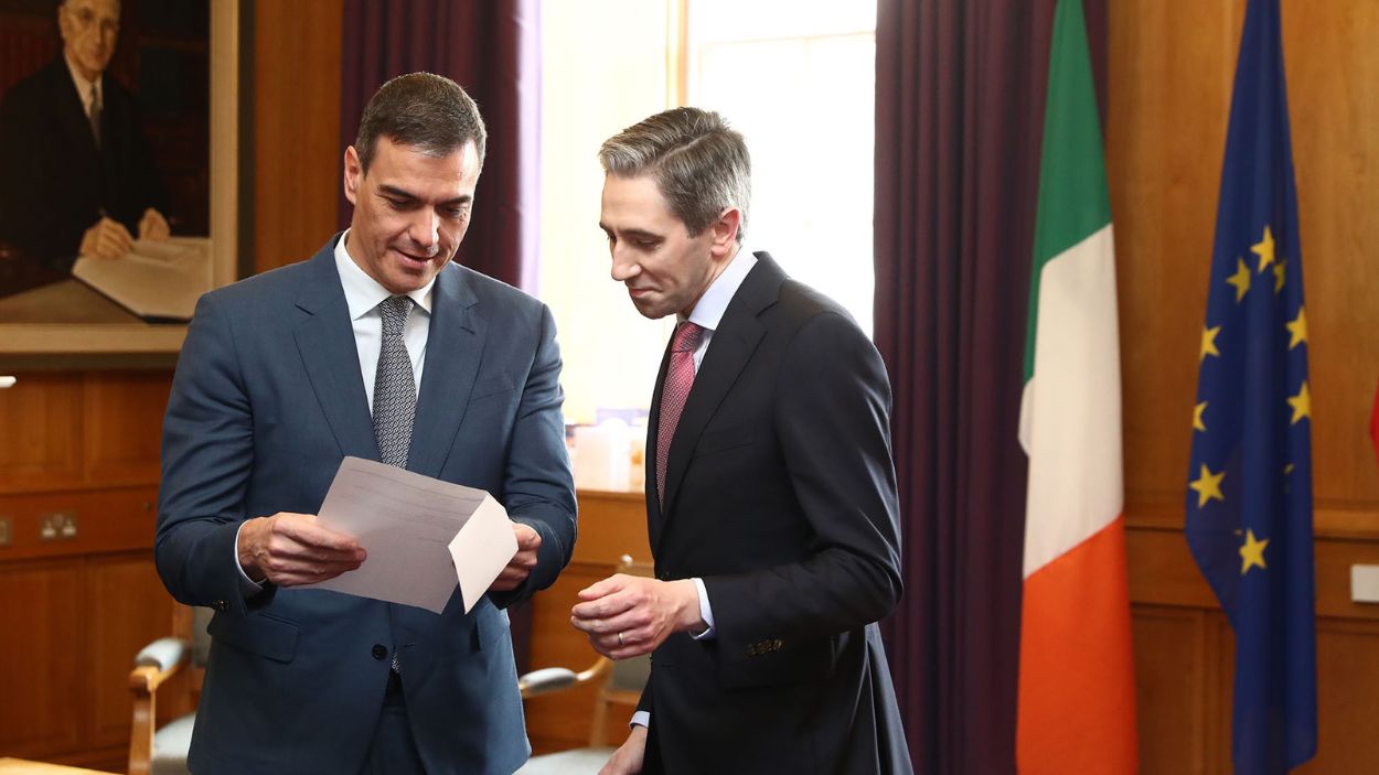 El presidente del Gobierno, Pedro Sánchez (i), y el primer ministro de la República de Irlanda, Simon Harris (d). EP (1)