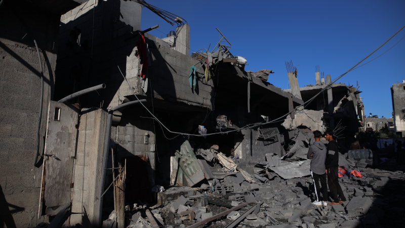 Edificios destruidos por los bombardeos del Ejército de Israel contra el campamento de refugiados de Nuseirat, en el centro de la Franja de Gaza. EP.