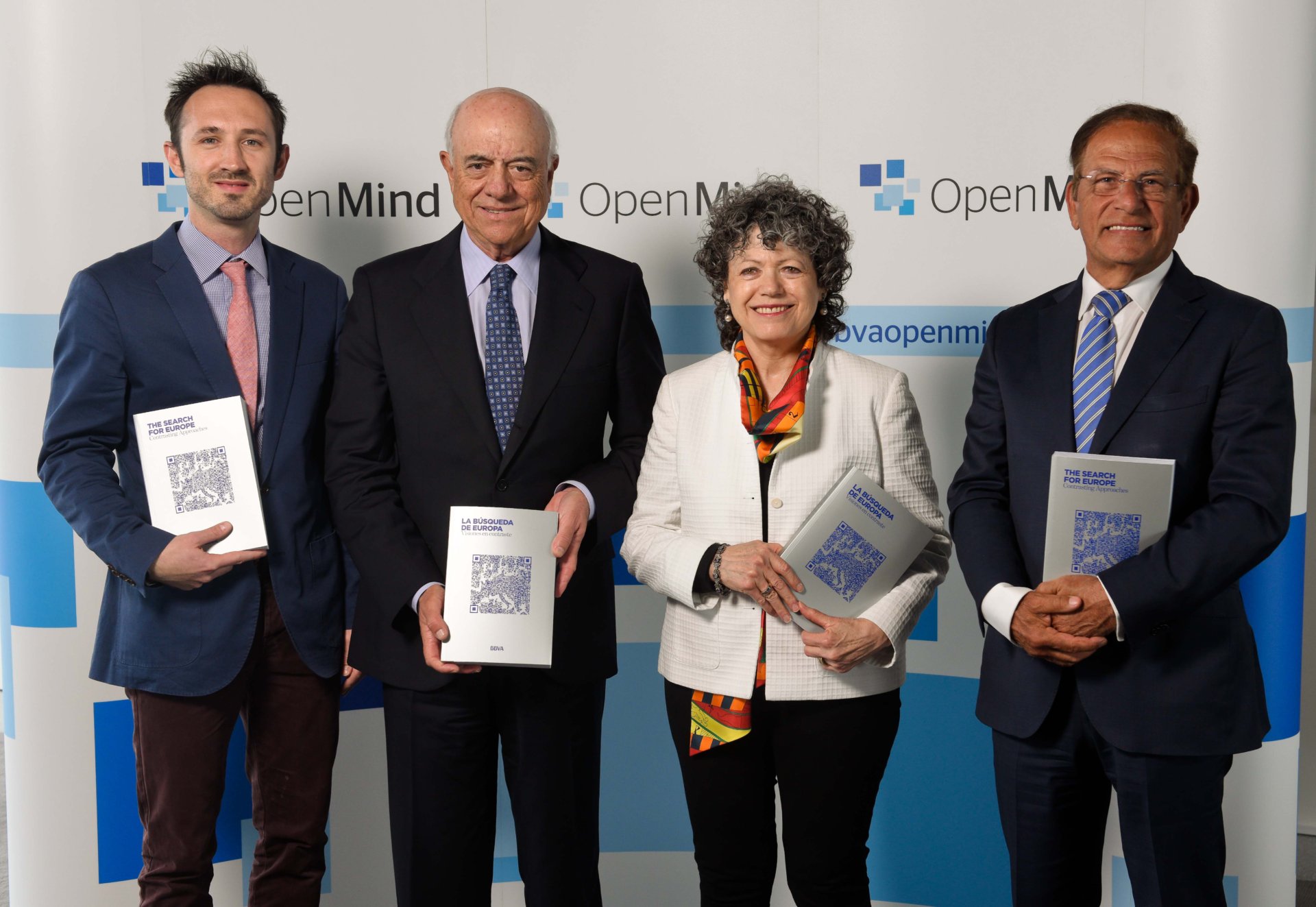 De izquiera a derecha: Christopher Bickerton (Universidad de Cambridge); Francisco González, presidente de BBVA; Vivien Ann Schmidt (Universidad de Boston) y Bichara Khader (Universidad Católica de Lovaina), autores del libro de OpenMind