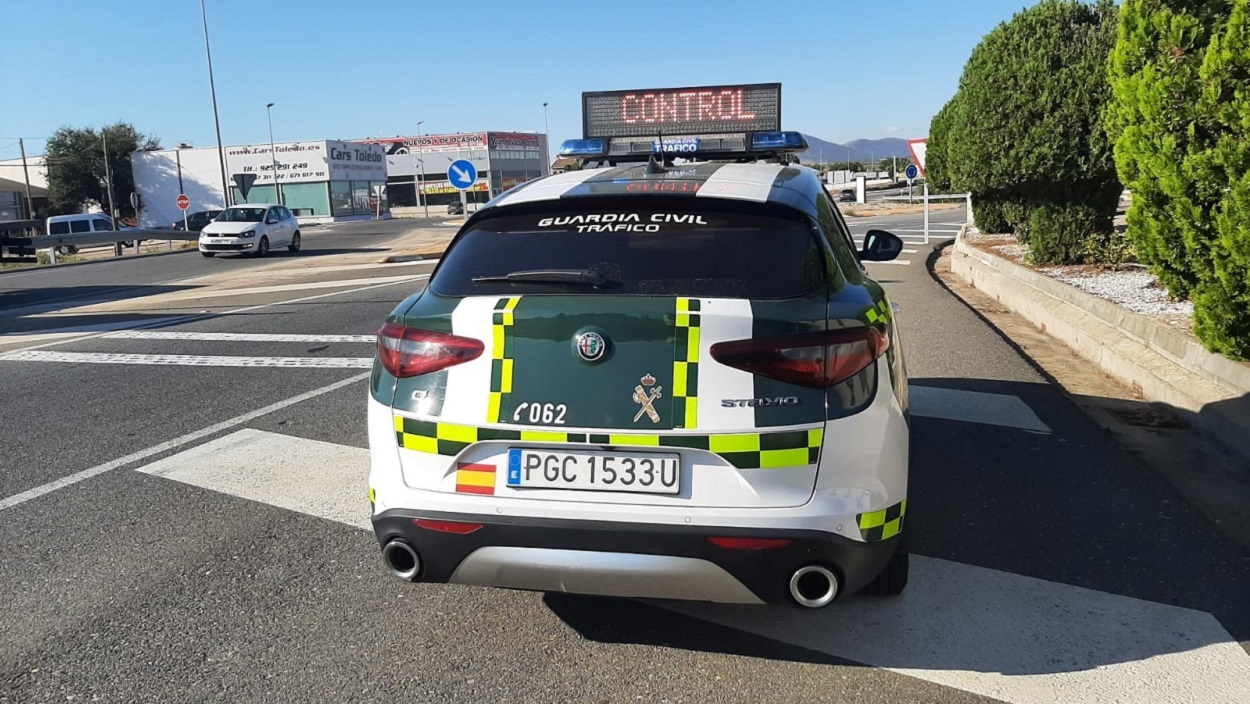 Imagen de recurso de un coche de la Guardia Civil durante un control. Archivo/EP.