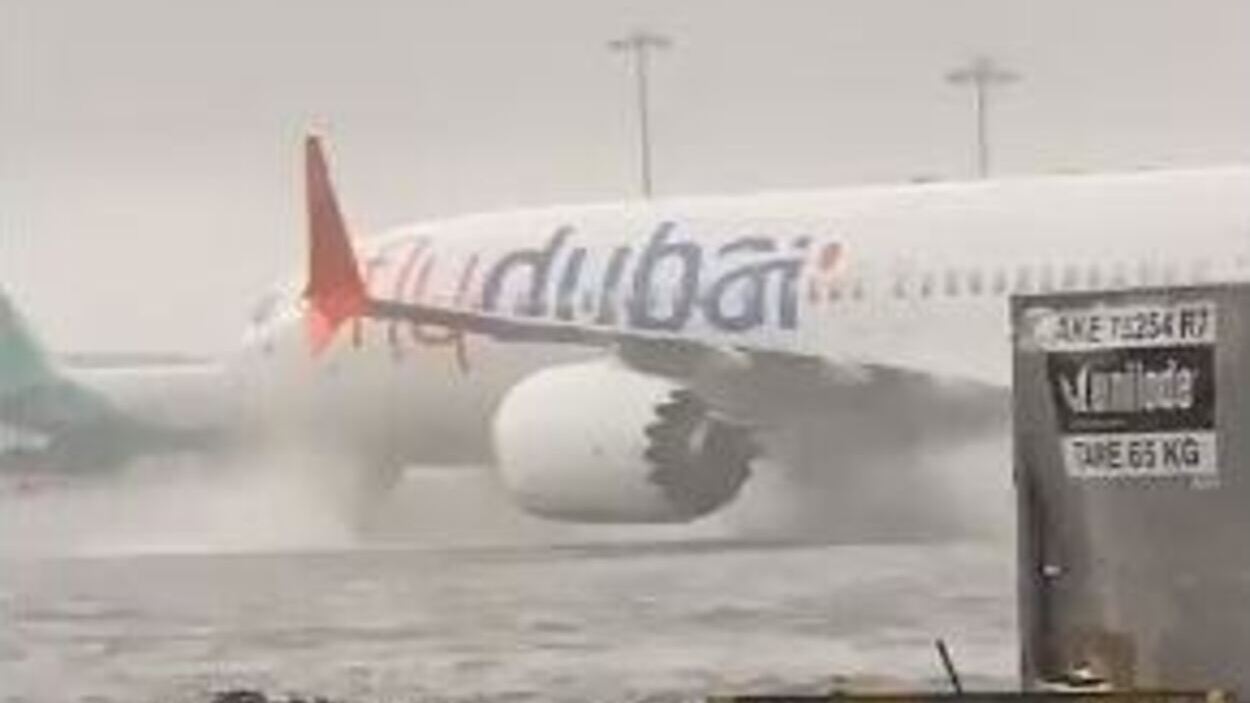 La lluvia inunda el Aeropuerto de Dubai y obliga a suspender su actividad. X