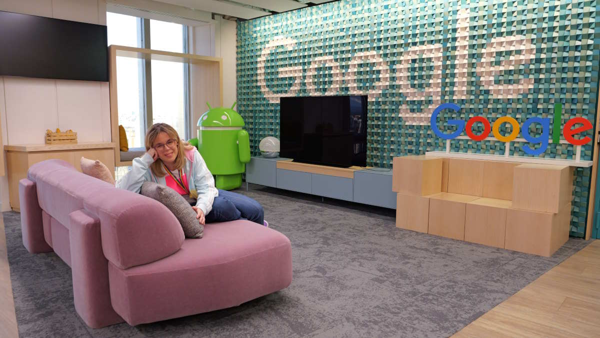 Conchita Díaz en las oficinas de Google en Madrid
