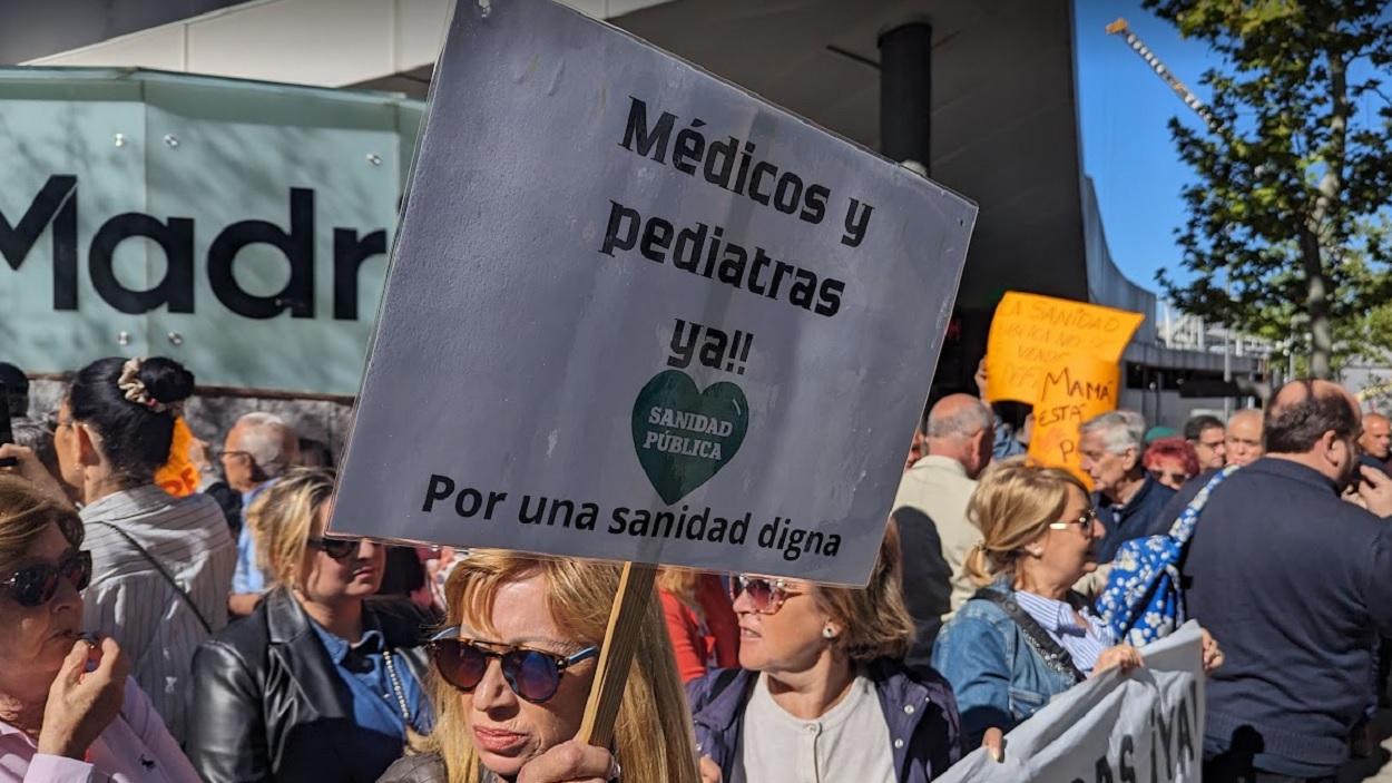 Vecinos de Navalcarnero se manifiestan por una mejora en la sanidad pública de su municipio. Organizadores