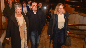 El candidato a lehendakari, Pello Otxandiano (c), a su llagada para el seguimiento de la jornada electoral de elecciones autonómicas del País Vasco, en el Mercado del Ensanche, a 21 de abril de 20