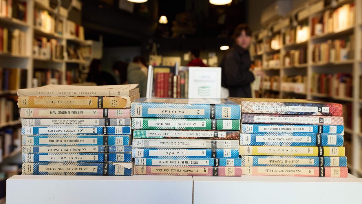 Decenas de libros apilados en la librería ‘Re Read’ de Madrid. EP.