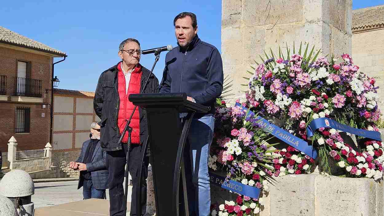 El ministro Óscar Puente y Luis Alonso Laguna, alcalde de Villalar de los Comuneros. Propia
