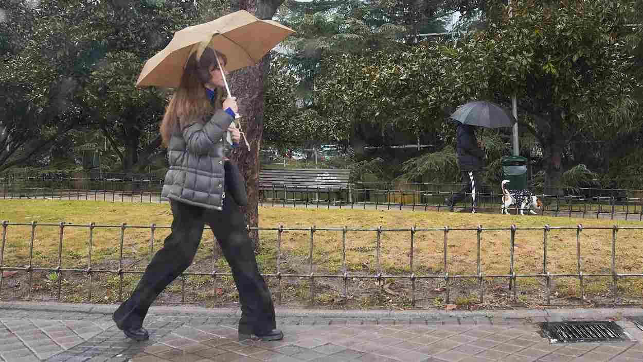 Una borrasca de Groenlandia llega a España con lluvias, nieve y frío invernal. EP