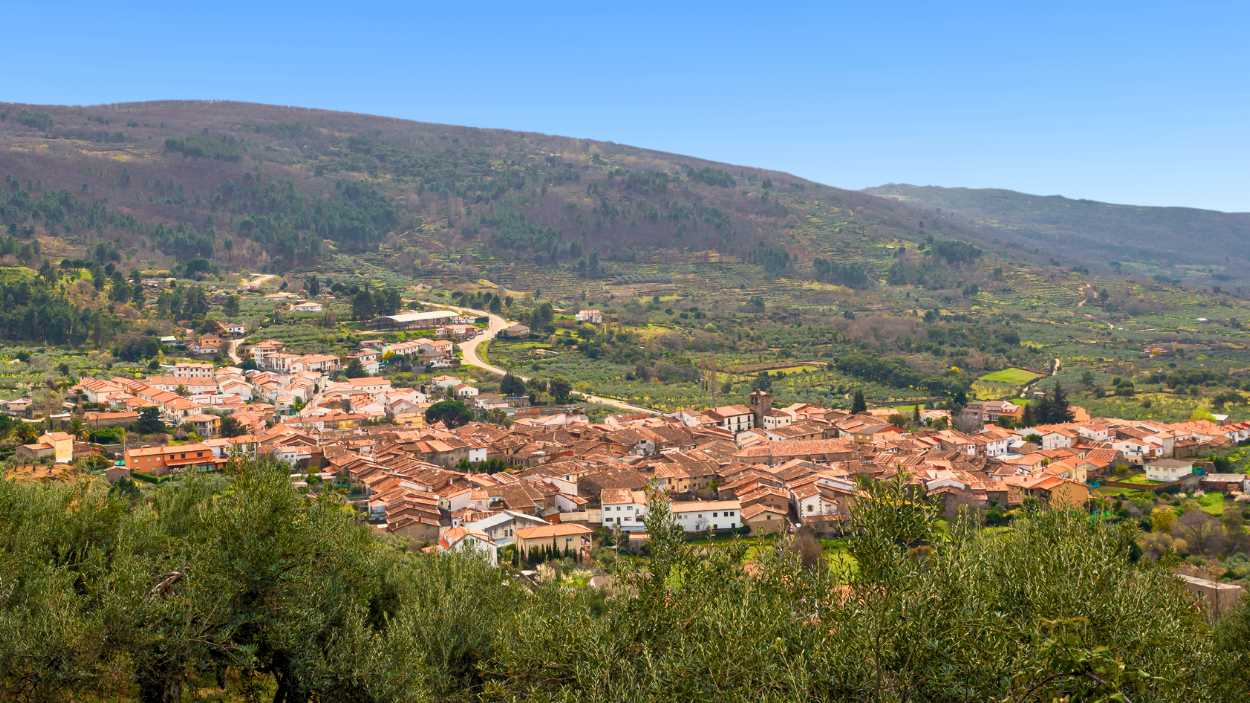 San Martín de Trevejo, el pueblo de Cáceres con piscinas naturales donde se habla una mezcla de gallego, asturiano y portugués. 