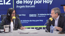 El expresidente del Gobierno, José Luis Rodríguez Zapatero, con Ángels Barceló en la cadena SER. EP