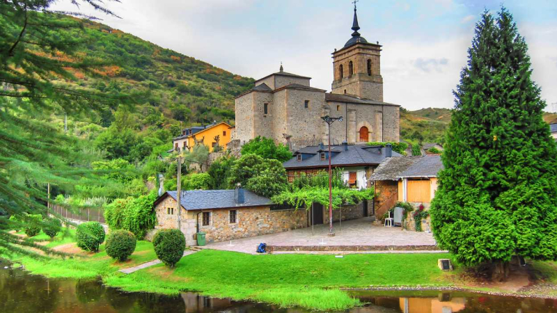 Santuario de Nuestra Señora de las Angustias en Molinaseca, León.