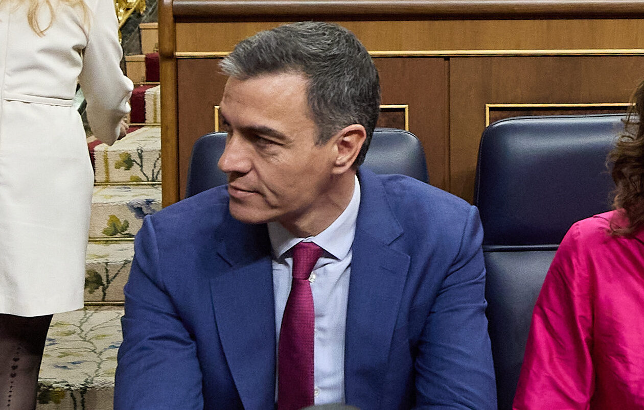 Pedro Sánchez, el pasado miércoles en su escaño del Congreso. JESÚS HELLÍN/EP