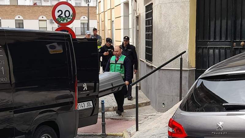 El juez autoriza el levantamiento del cadáver. Europa Press El juez autoriza el levantamiento del cadáver. Europa Press