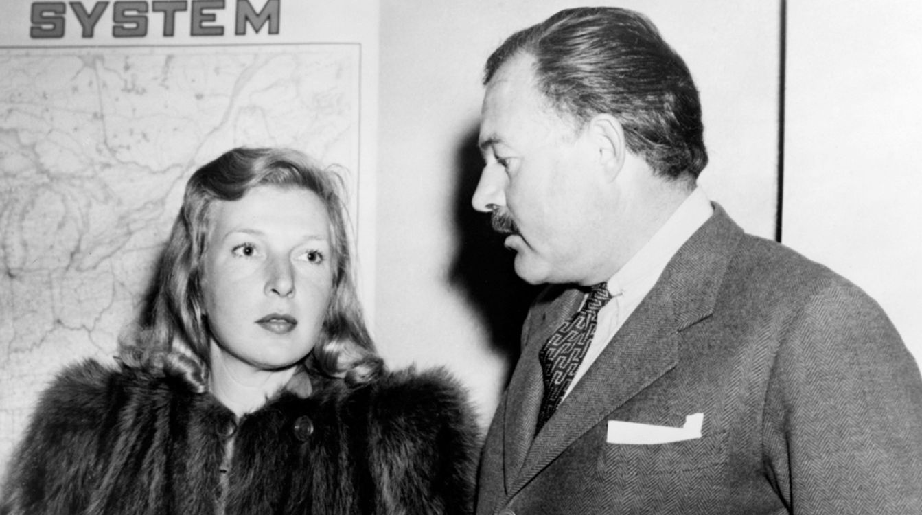 Martha Gellhorn junto a Ernest Hemingway, de quien se divorció en 1945