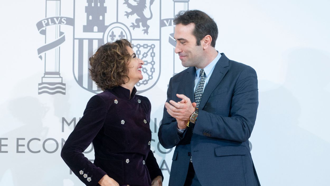 La ministra de Hacienda y vicepresidenta primera, María Jesús Montero, y el ministro de Economía, Carlos Cuerpo. EP