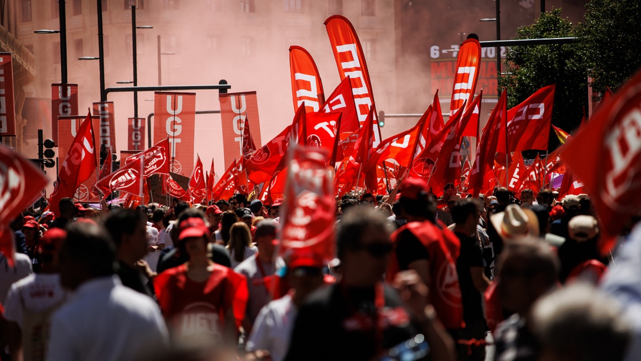 Manifestantes durante la marcha por el Día Internacional de los Trabajadores, a 1 de mayo de 2023, en Madrid (España). EP.