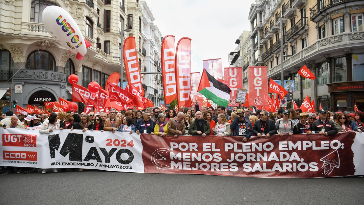 Decenas de personas durante la manifestación por el Día del Trabajador, a 1 de mayo de 2024, en Madrid (España). EP.